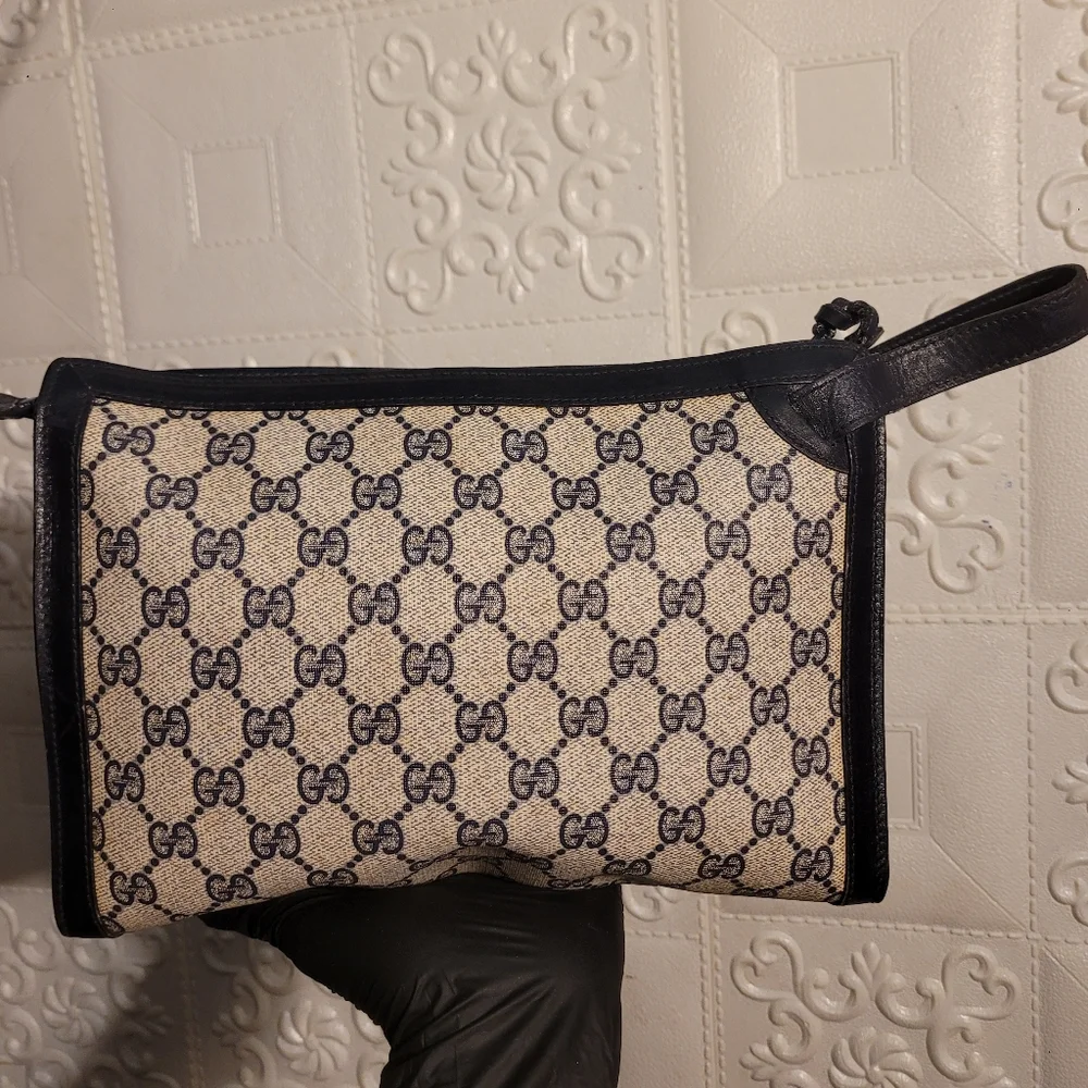 Gucci GG Supreme Canvas Navy 2 way wristlet Clutch Crossbody Bee Bag 70s Authent